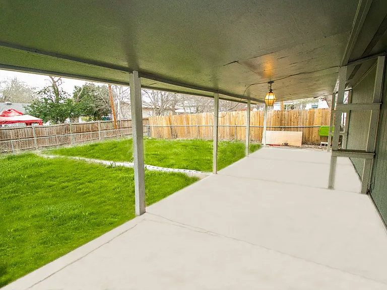 511 Jamaica Dr — Photo 26