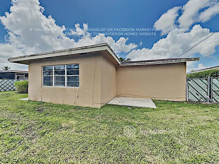 10641 NW 27th Ct — Photo 15