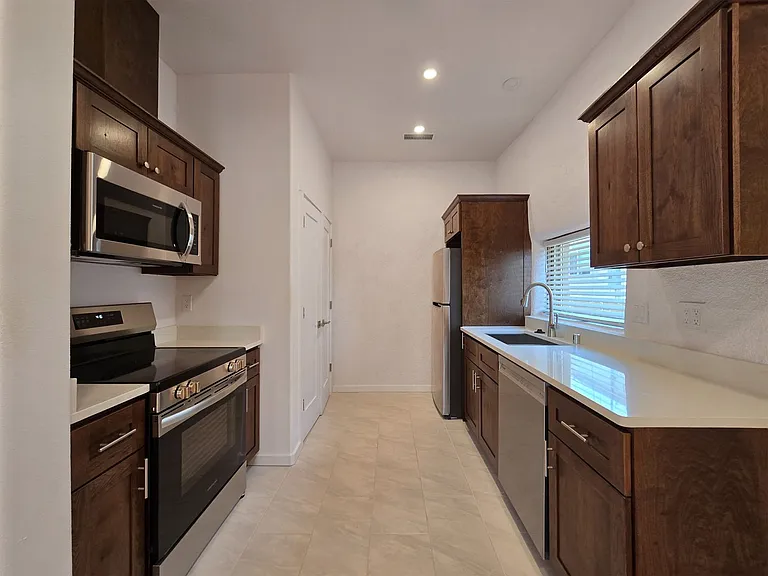 1708 Paseo De Peralta — Photo 4