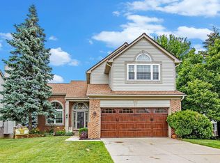 3534 Normandy Dr, Rochester, MI 48306
