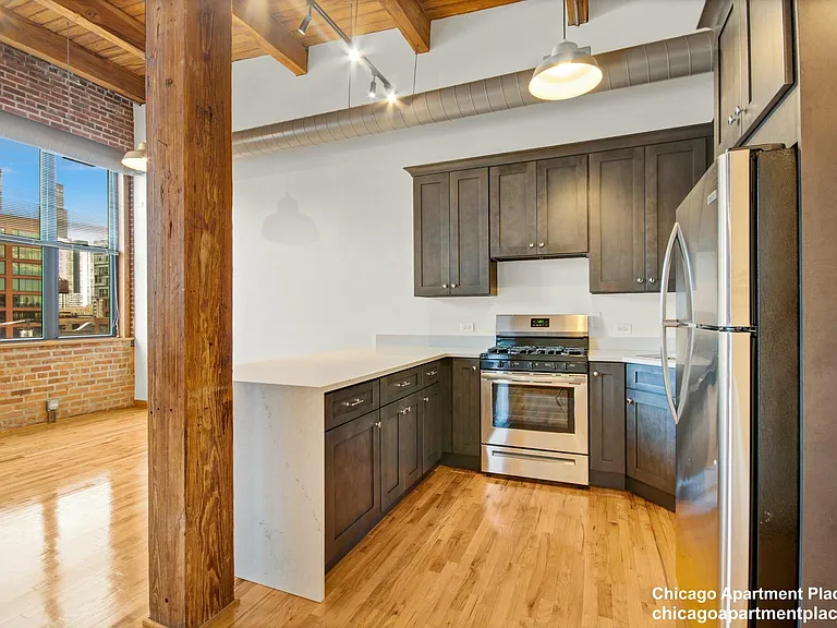 216 N May St #101 — Photo 4