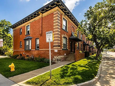 2306 Glenarm Pl #201