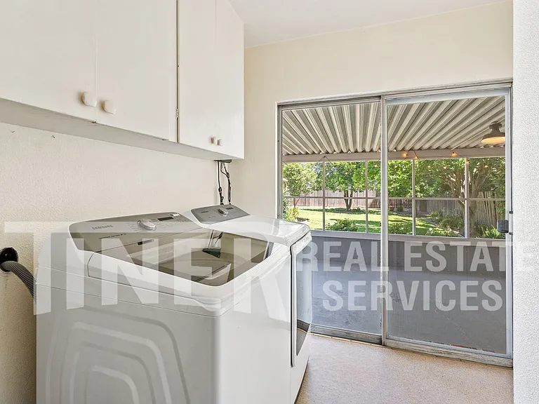 1067 Perkins Way — Photo 17