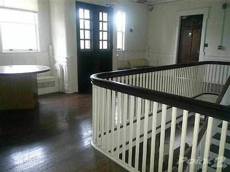 5th image of 211 S Woodlawn Ave