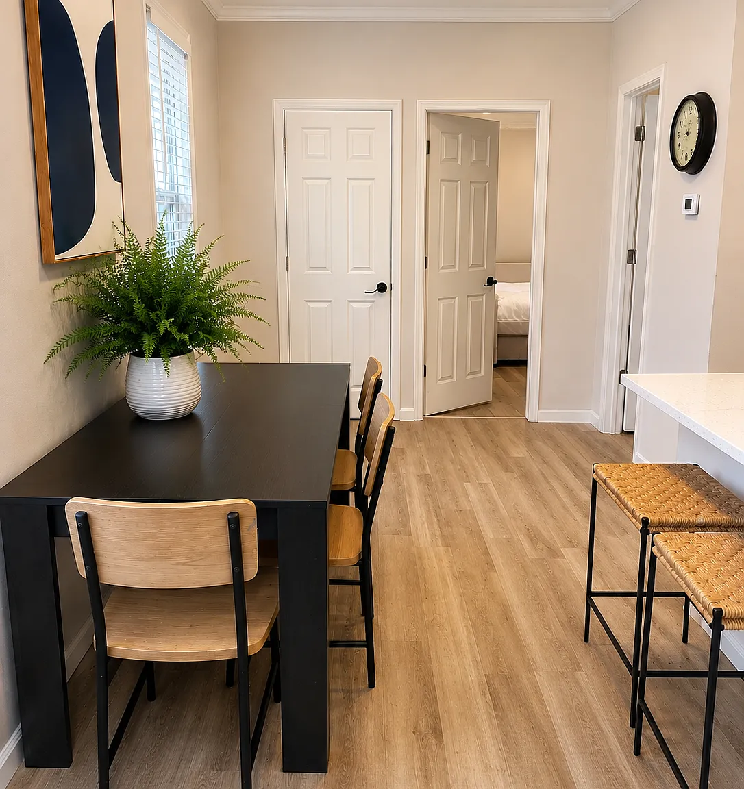 3 bed, 900 sqft, $1,950 — Photo 2