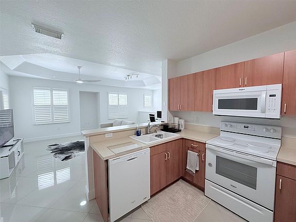 4th image of 805 Belmont Place #805