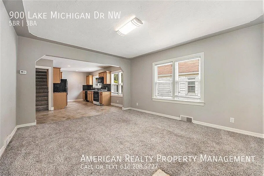 5 bed, 2000 sqft, $3,200 — Photo 2