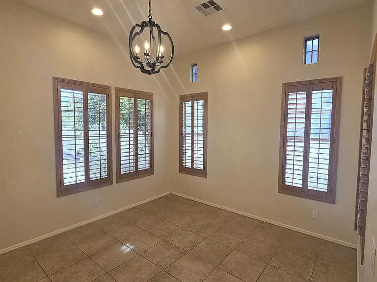 4039 N Park St — Photo 5