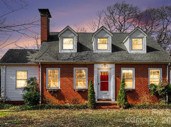 1209 Oakwood Ave, Gastonia, NC 28052