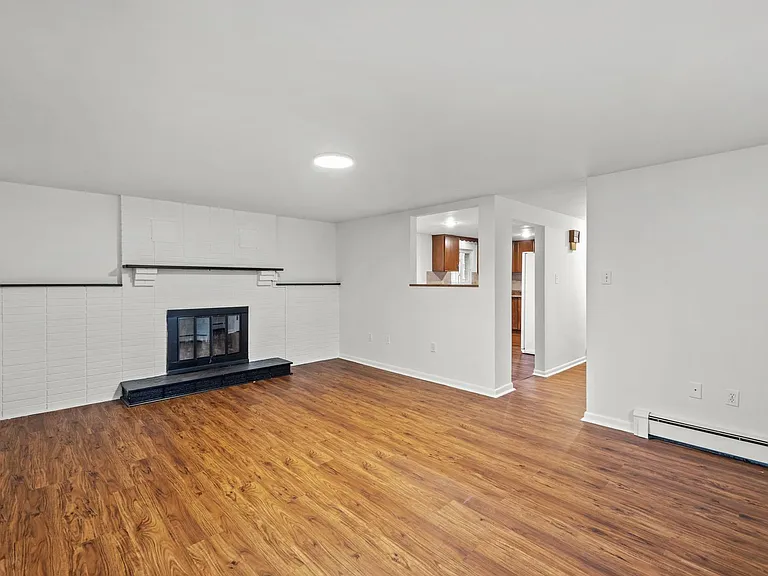 250 Vine St — Photo 12