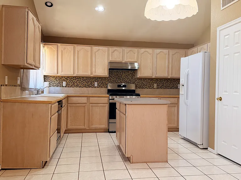 338 E Palomino Ct — Photo 9