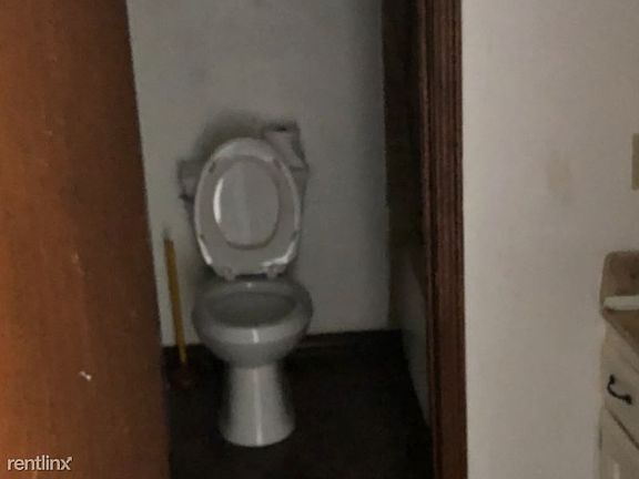 4th image of 704 Colony Dr APT C