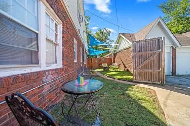 1506 S Florence Pl — Photo 31