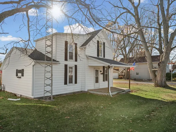 402 E Oxford St, Otterbein, IN 47970