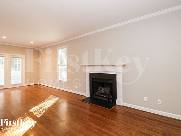 4th image of 1909 Fernwood Dr