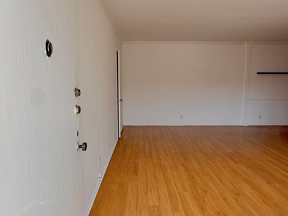1st image of 228 S Sycamore Ave