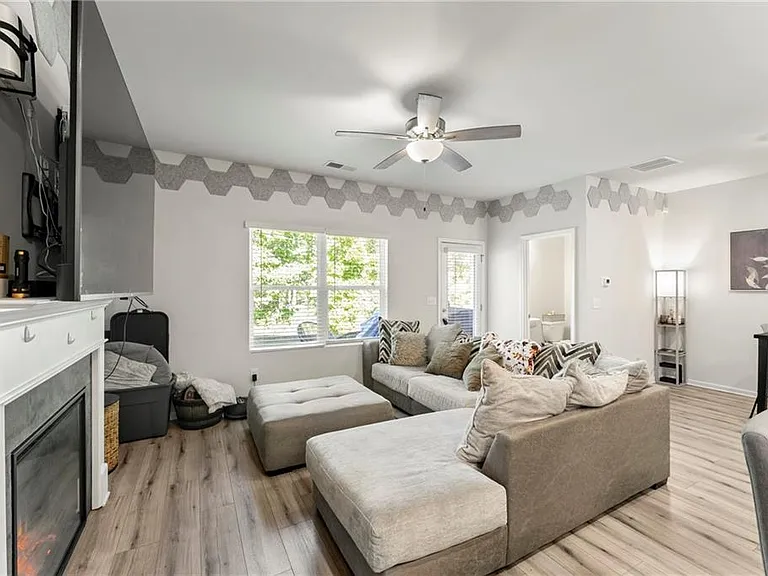1840 Fabian Way — Photo 7
