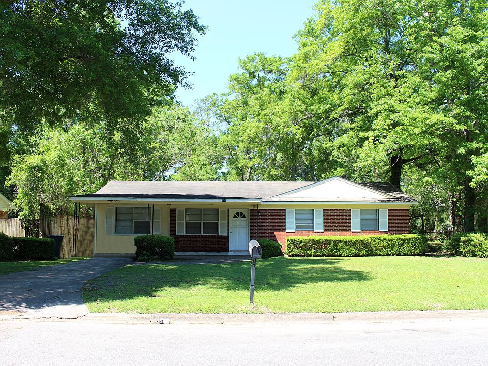 1st image of 824 Essex Dr