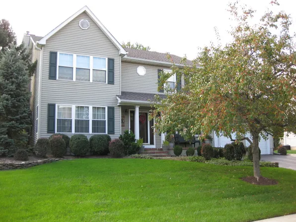 16 Pondview Dr, Allentown, NJ 08501