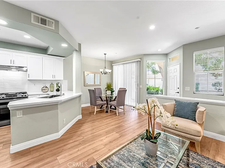 304 Birch Grv — Photo 14