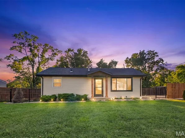 15 Cascade Dr, Belleville, IL 62223