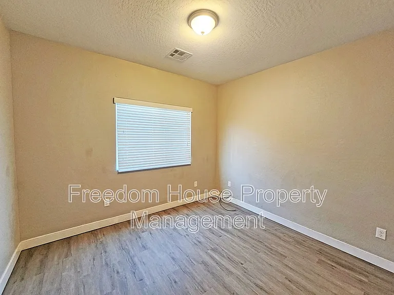1121 Sixshooter Ave #2 — Photo 18
