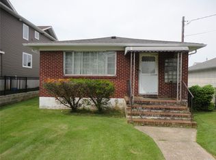 54 Annuskemunnica Rd, Babylon, NY 11702