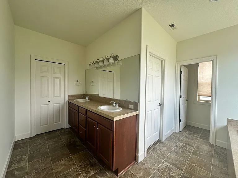 728 SE Bayshore Cir — Photo 17