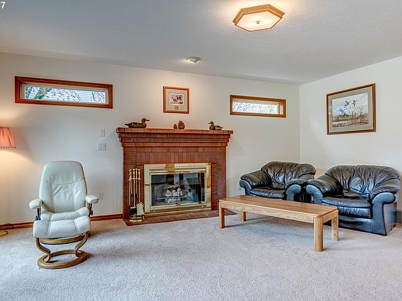 5th image of 10416 NE 31st Ave