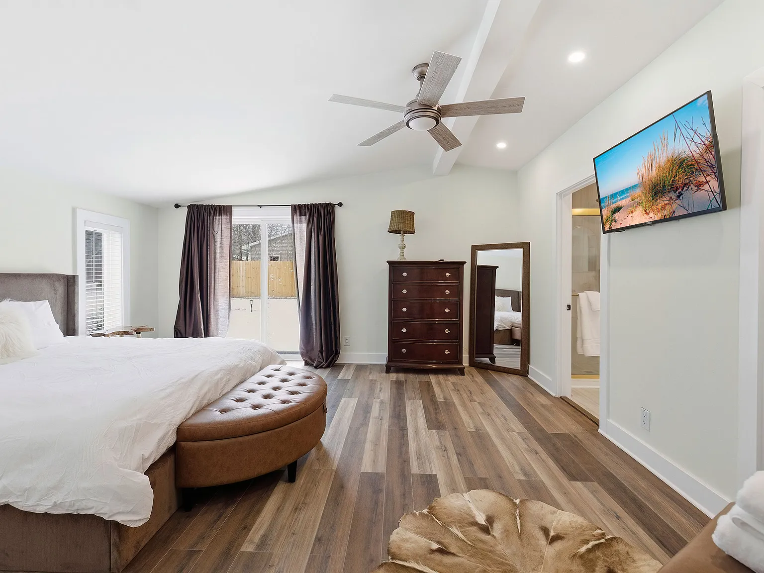 5 bed, 2072 sqft, $5,000 — Photo 4