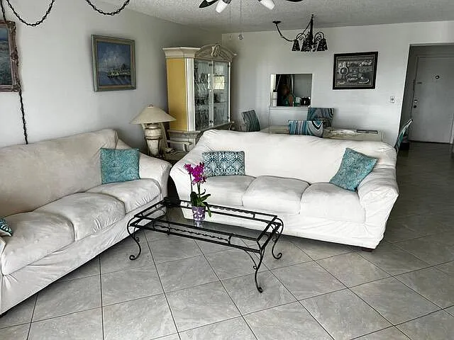1001 NE 14th Ave #701 — Photo 41