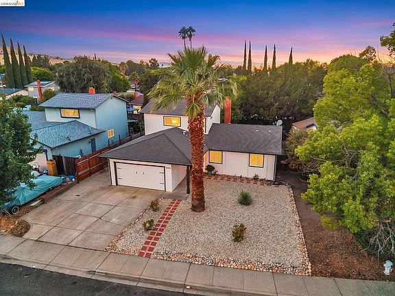 4th image of 2824 Seville Cir
