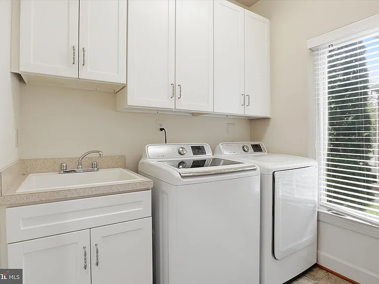 23059 Bronstein Ln — Photo 29