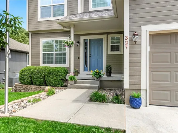 327 SE Highland Park Dr, Lees Summit, MO 64063