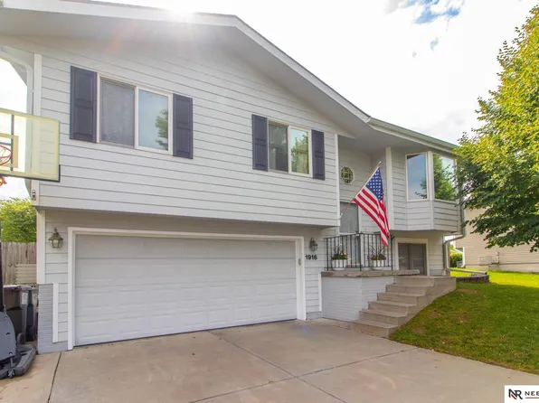 1916 SW 26th St, Lincoln, NE 68522