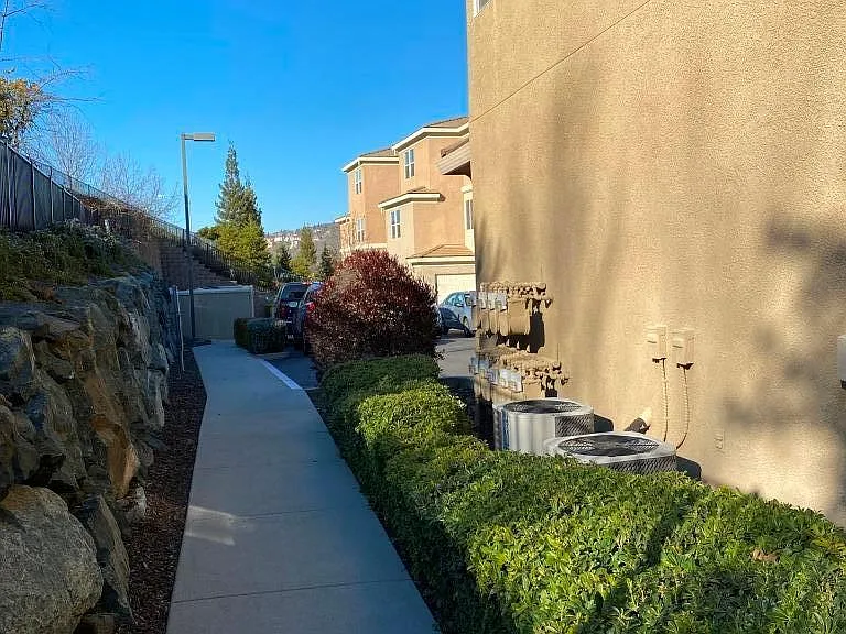 700 Moon Cir — Photo 23