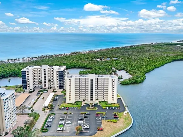 17 Bluebill AVE #206, NAPLES, FL 34108