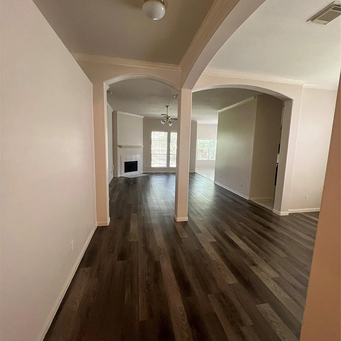 3 bed, 2.0 bath, 1901 sqft, $2,200 — Photo 4