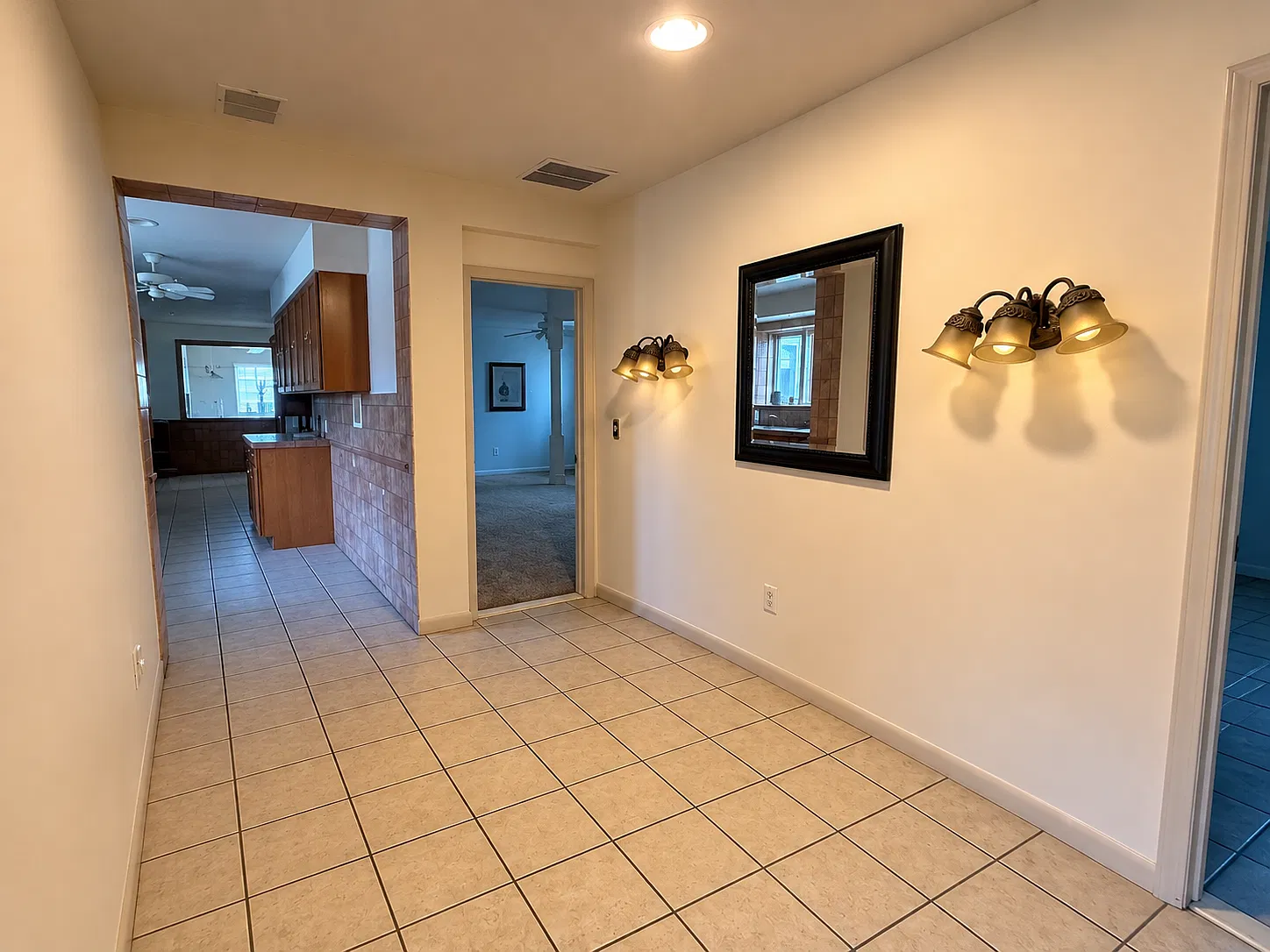 2 bed, 1.5 bath, 1948 sqft, $1,950 — Photo 2