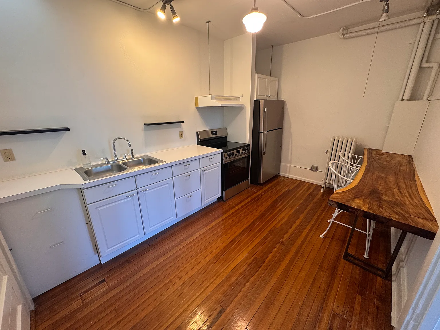 2 bed, 900 sqft, $3,000 — Photo 4