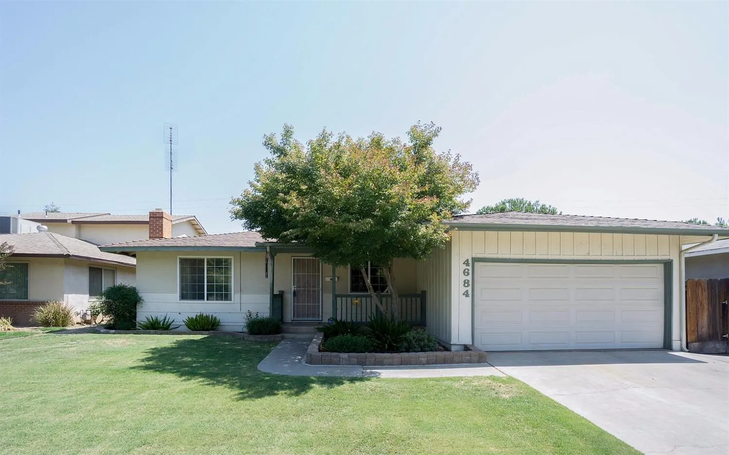 4684 N Mariposa St photo 1