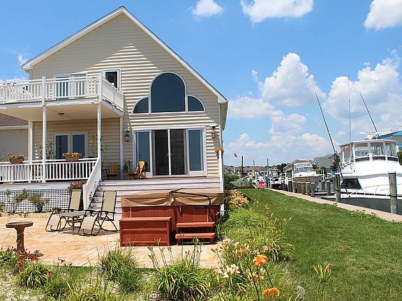Bay front Hot Tub