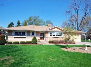 15 Dorset Rd, Mendota Heights, MN 55118