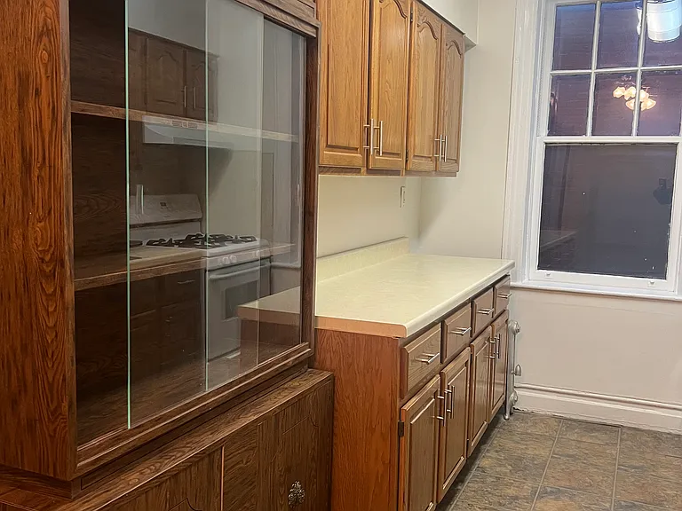 592 Prospect Ave #2R — Photo 3