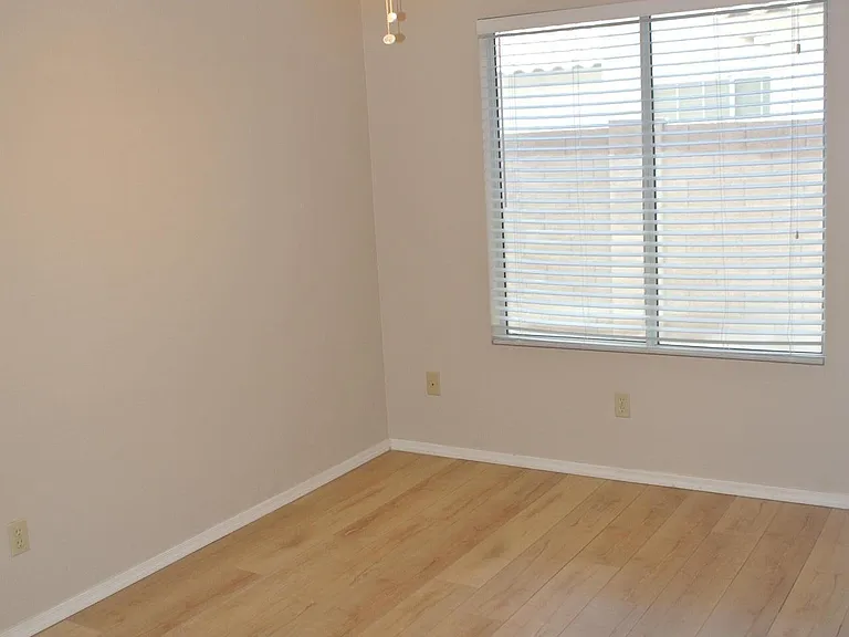 6814 W Louise Dr — Photo 13