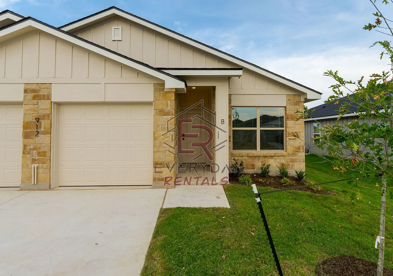 912 Cherry Laurel Ln — Photo 2