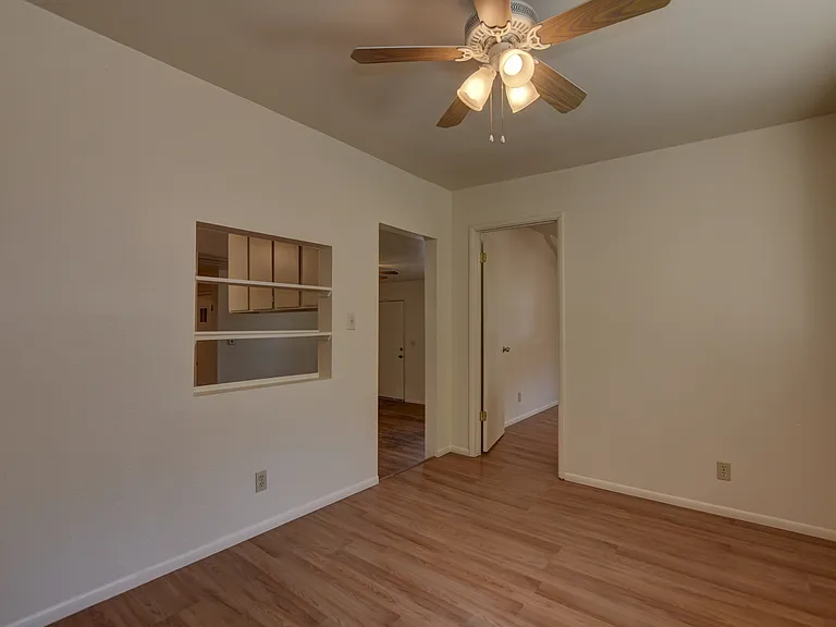 806 Campbell St — Photo 12