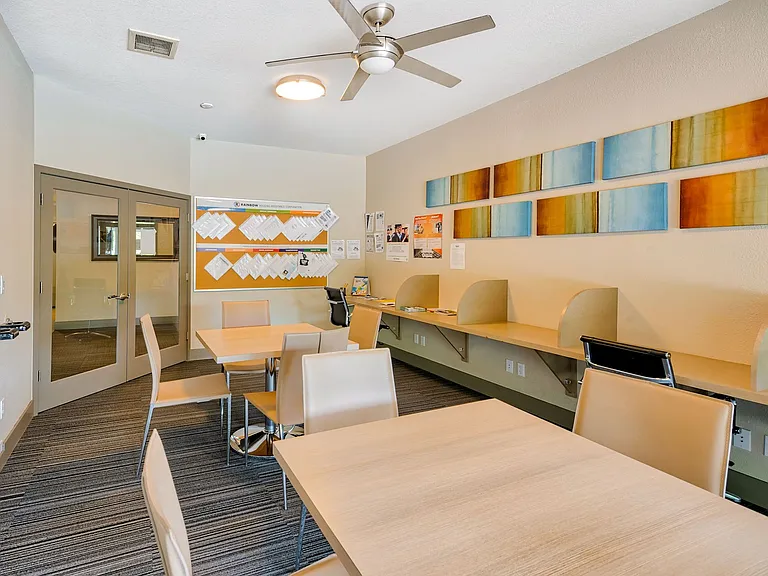 Parklane Apartments — Photo 34