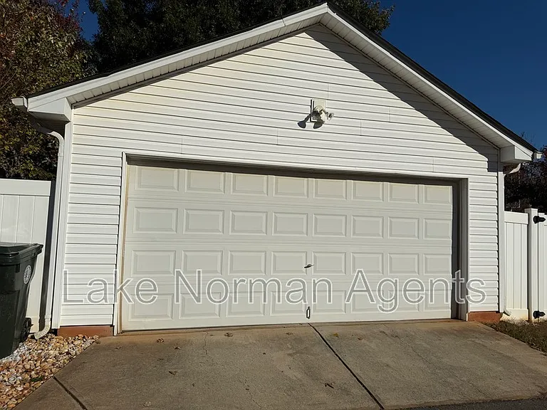 11613 Truan Ln — Photo 17