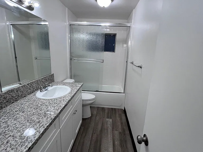 612 N Blackstone St — Photo 8